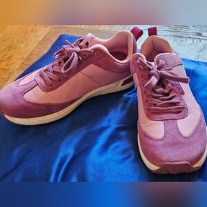 Cute & Supportive Pink Vionic